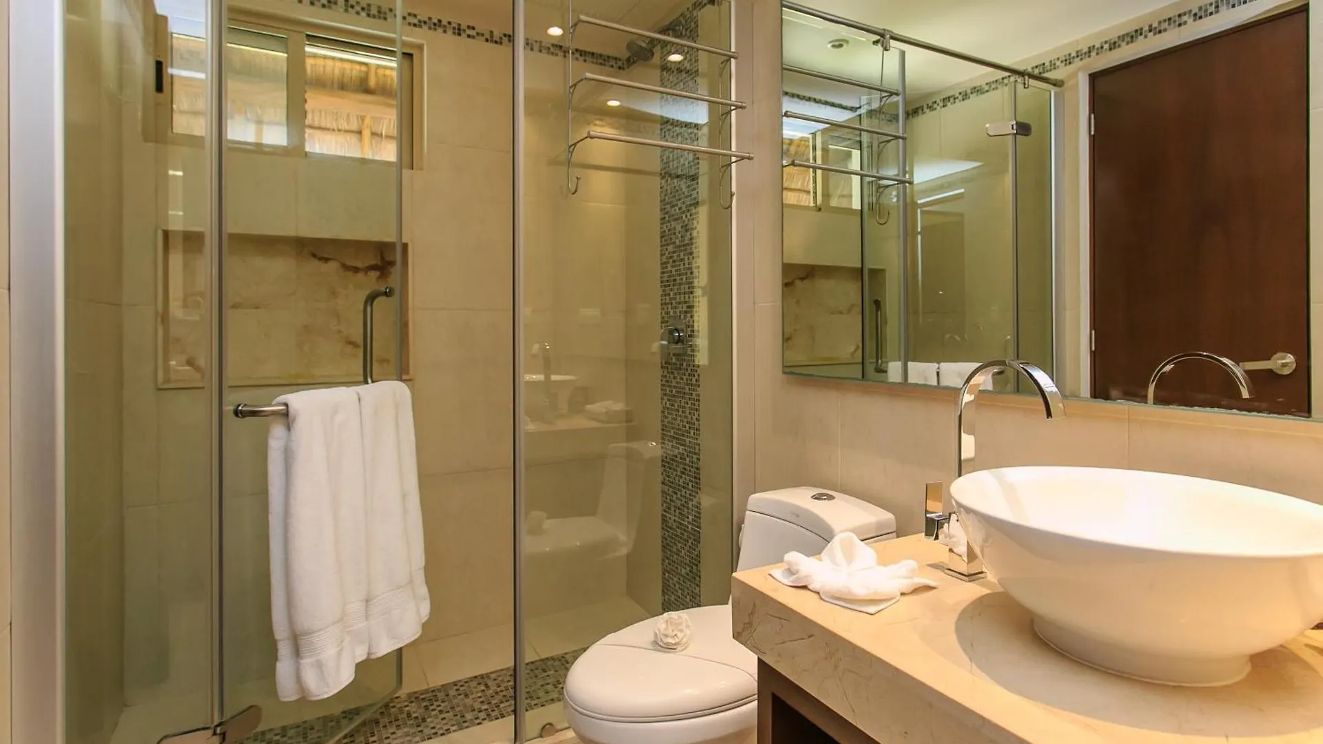 Luzera - Condo With Ample Private Roof & Jacuzzi & Bbq Tulum Mexico
