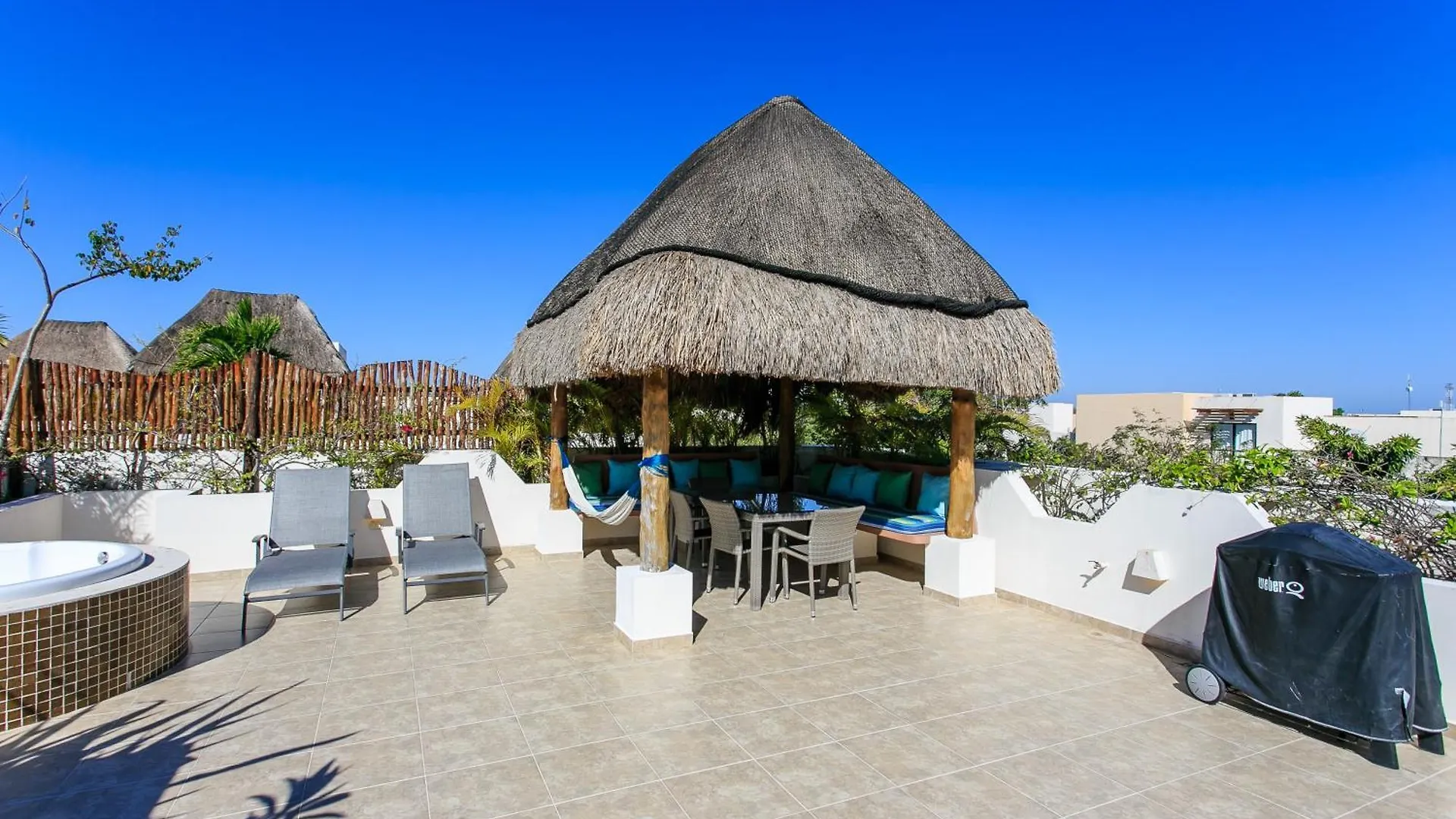 Luzera - Condo With Ample Private Roof & Jacuzzi & Bbq Tulum Mexico