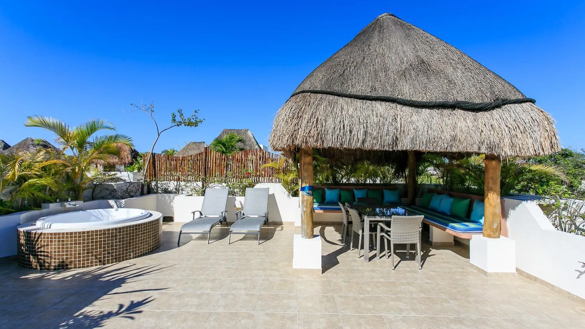 Apartment Luzera - Condo With Ample Private Roof & Jacuzzi & Bbq Tulum Mexico