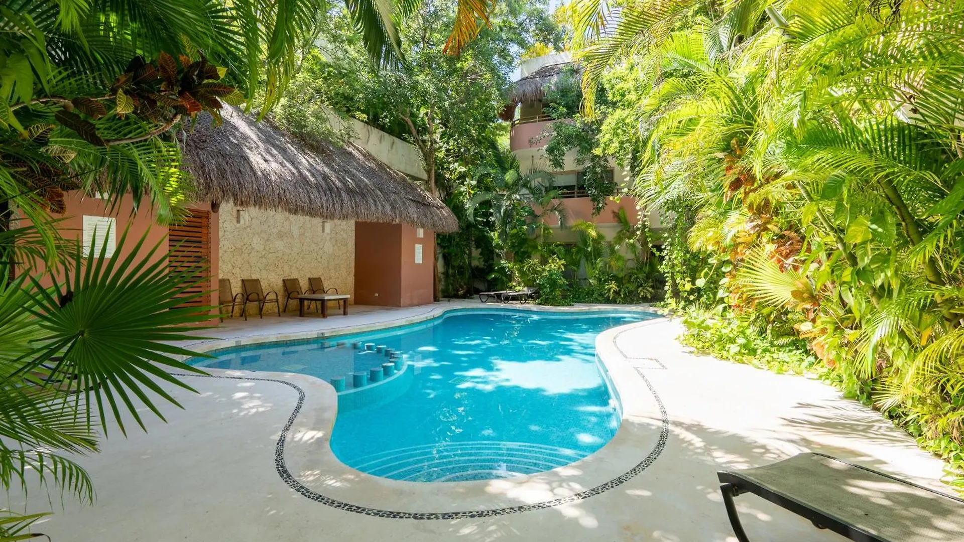 Luzera - Condo With Ample Private Roof & Jacuzzi & Bbq Tulum 0*,  Mexico