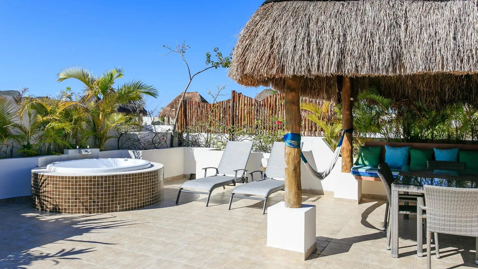Luzera - Condo With Ample Private Roof & Jacuzzi & Bbq Tulum